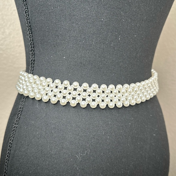 Women's Elastic Golden Pearl Bow Belt - Picture 6 of 7